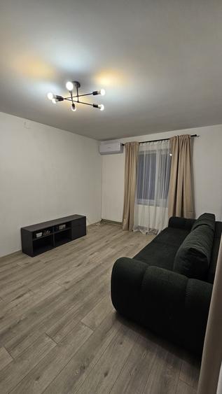 Garsonieră decomandată în Gorjului