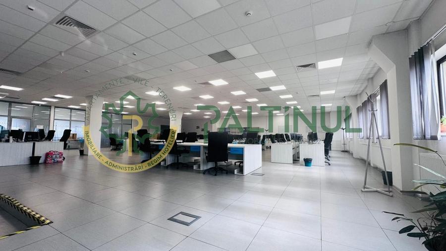 Birou, de 380 mp, în Central