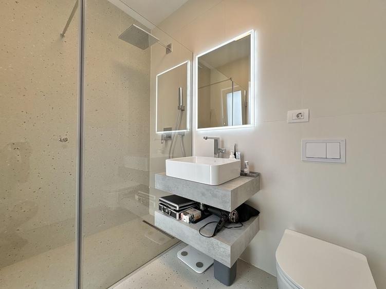 Apartament cu 3 camere decomandat în Ghiroda