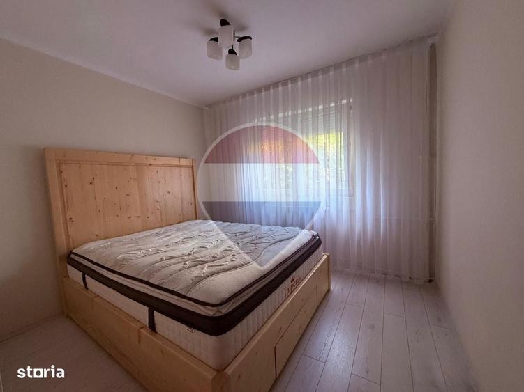 Apartament cu 3 camere semidecomandat în Central