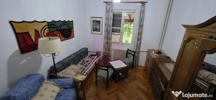 Casă cu 6 camere cu Teren 1000 Mp în Cornu