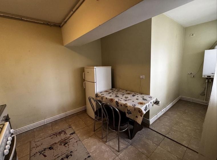 Apartament cu 2 camere semidecomandat în Uiești