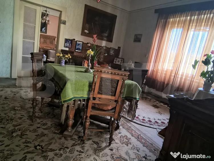 Casă cu 4 camere cu Teren 7729 Mp în Central