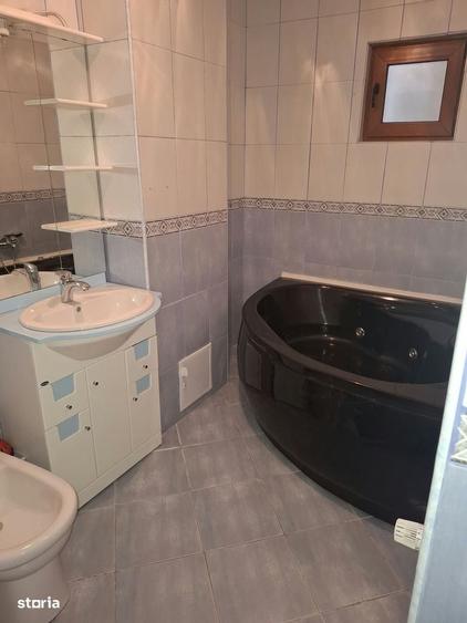 Apartament cu 4 camere în Triaj