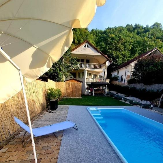 Casă cu 4 camere în Valea Mănăstirii