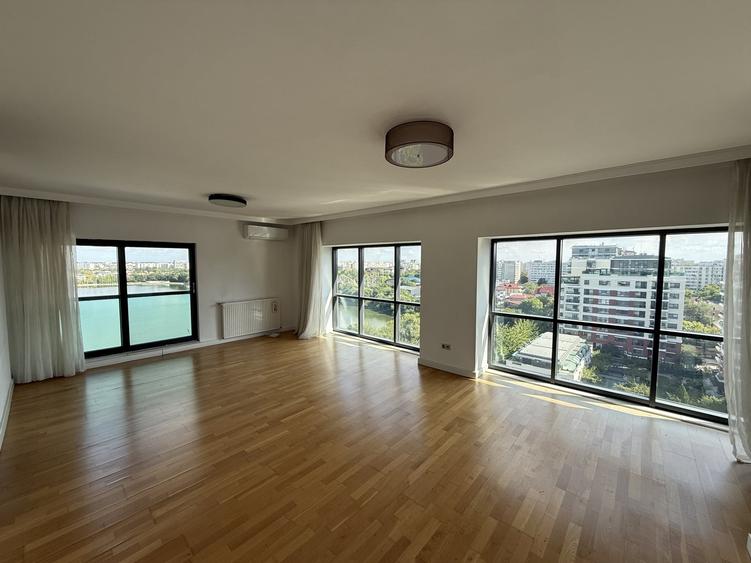 Penthouse cu 5 camere decomandat în Lacul Tei