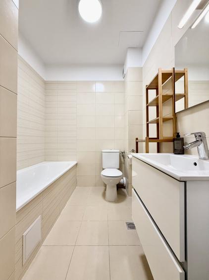 Apartament cu 3 camere semidecomandat, mobilat în Băneasa