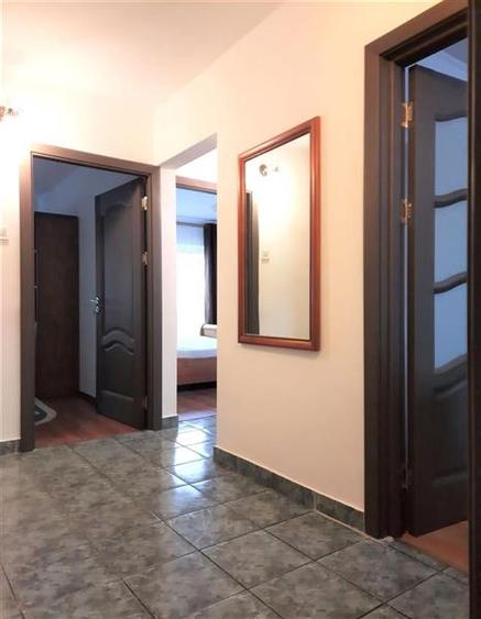Apartament cu 3 camere decomandat, mobilat în Central
