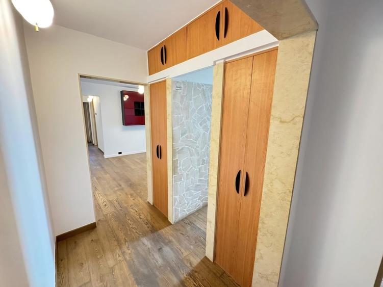 Apartament cu 4 camere în Mircea cel Bătrân