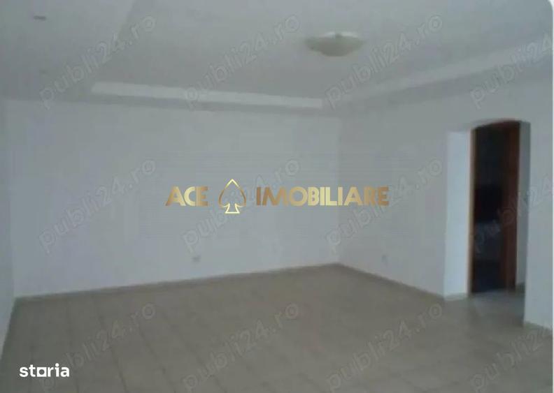 Casă cu 6 camere cu Teren 220 Mp în Vitan