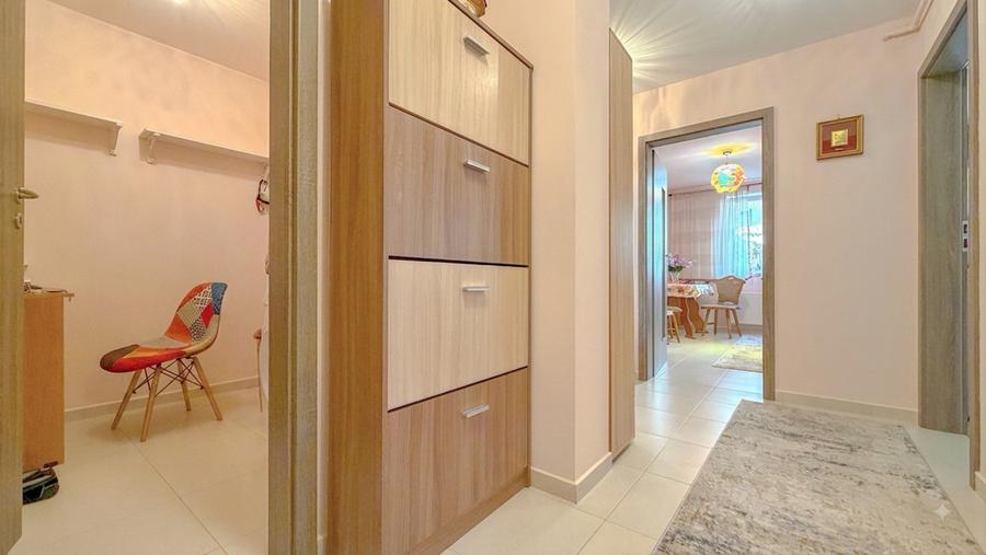 Apartament cu 2 camere decomandat în Tractorul