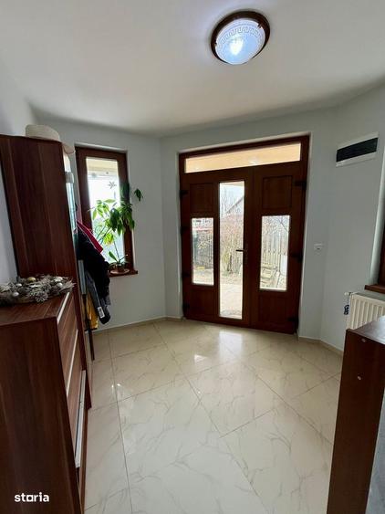 Casă cu 4 camere în Cristian