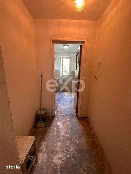 Apartament cu 3 camere semidecomandat, mobilat în Tei