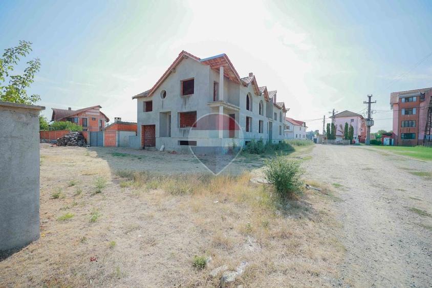 Casă cu 4 camere cu Teren 161 Mp în Central