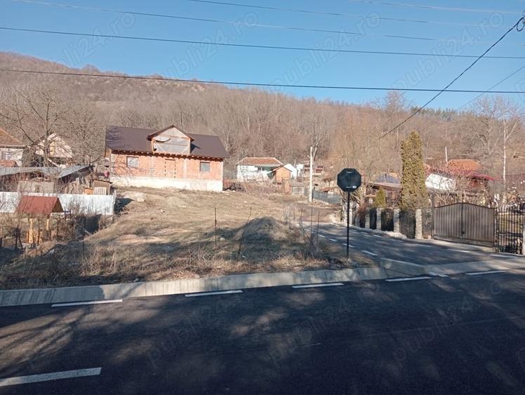 Casă cu 4 camere în Bozioru