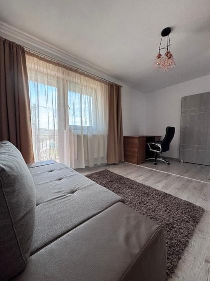 Casă cu 3 camere cu Garaj în Valea Adâncă