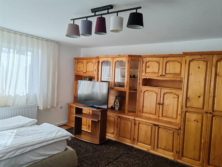 Casă cu 7 camere cu Canalizare în Satu Nou