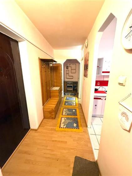 Apartament cu 3 camere decomandat în Aradului