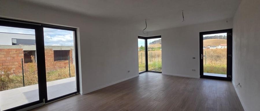 Casă individuală cu 5 camere cu Teren 500 Mp în Sânpetru