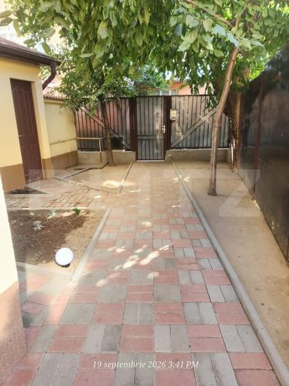 Casă individuală cu 7 camere cu Canalizare în Rovine