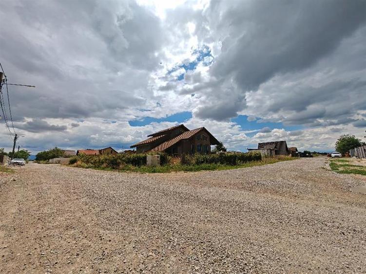 Casă cu 3 camere cu Canalizare în Periferie