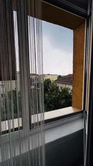Apartament cu 3 camere decomandat, mobilat în Girocului