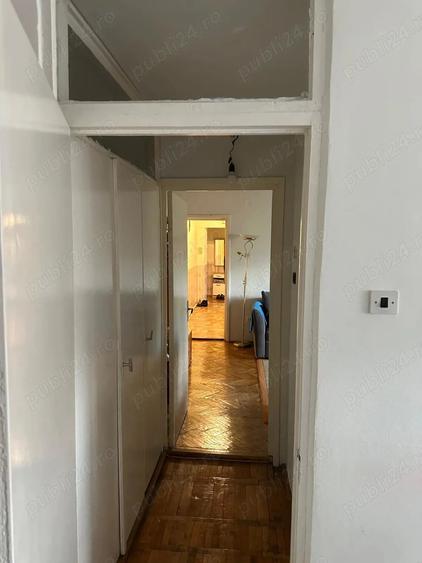 Apartament cu 3 camere semidecomandat în Girocului