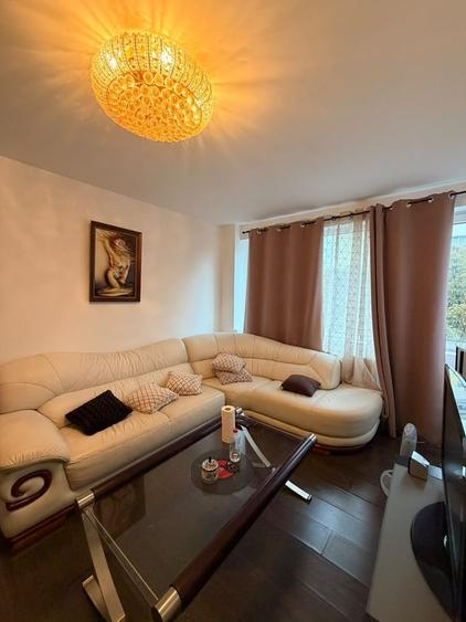 Apartament cu 3 camere semidecomandat în Obor