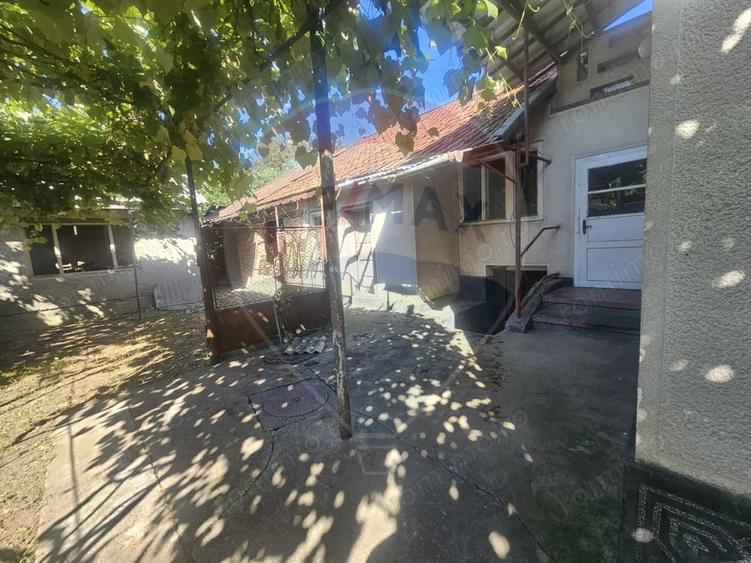 Casă cu 6 camere cu Teren 250 Mp în Central