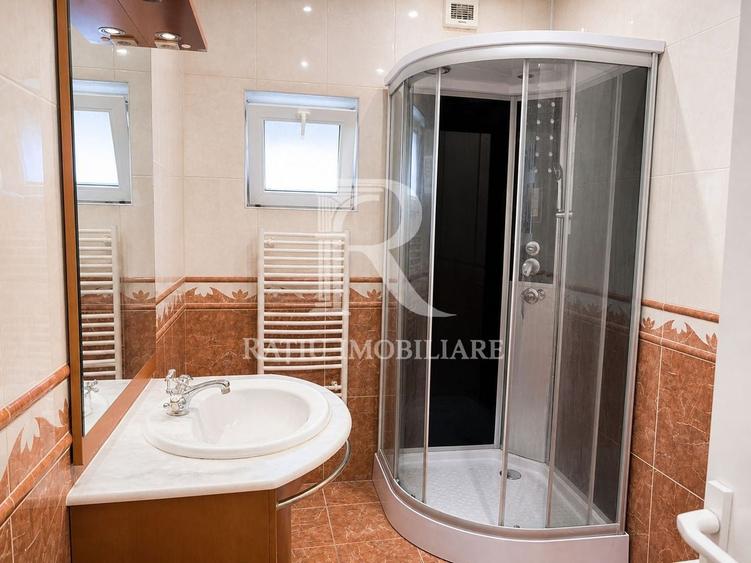 Casă cu 6 camere cu Canalizare în Rogerius