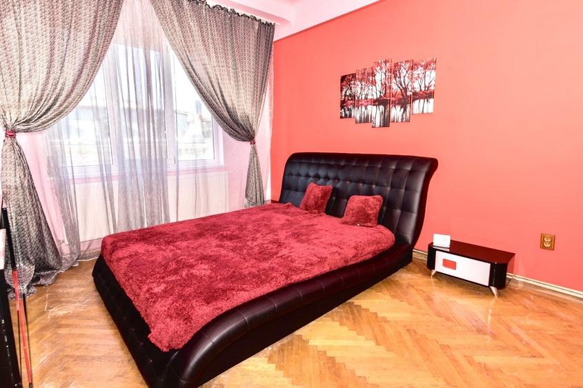 Apartament cu 3 camere semidecomandat în Splaiul Unirii