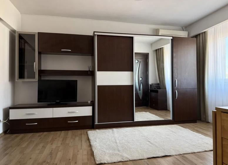 Garsonieră semidecomandată în P-ța Romană