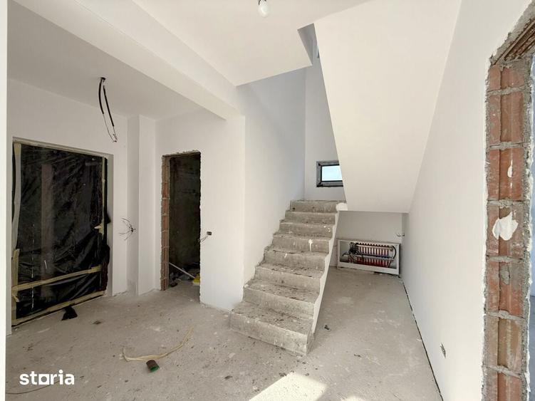 Casă cu 4 camere cu Teren 493 Mp în Corbeanca