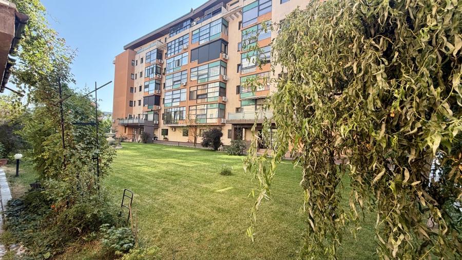 Apartament cu 4 camere decomandat în Voluntari