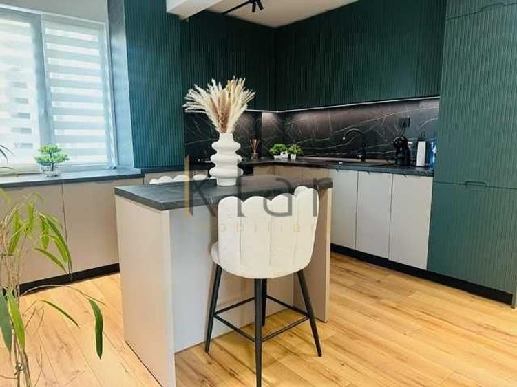 Apartament cu 2 camere semidecomandat, mobilat în Central