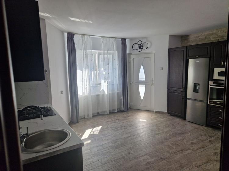3 camere de inchiriat la casa - 1