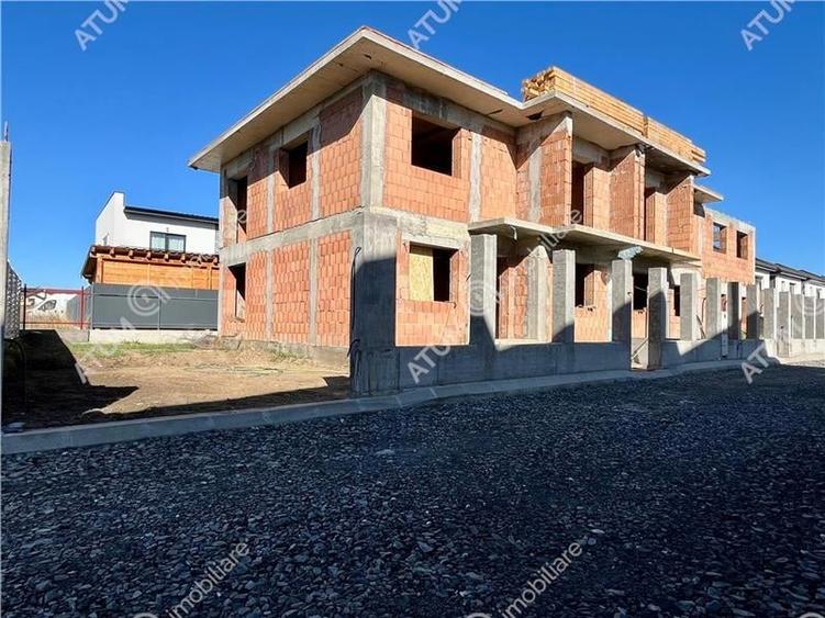 Duplex cu 4 camere cu Canalizare în Șelimbăr