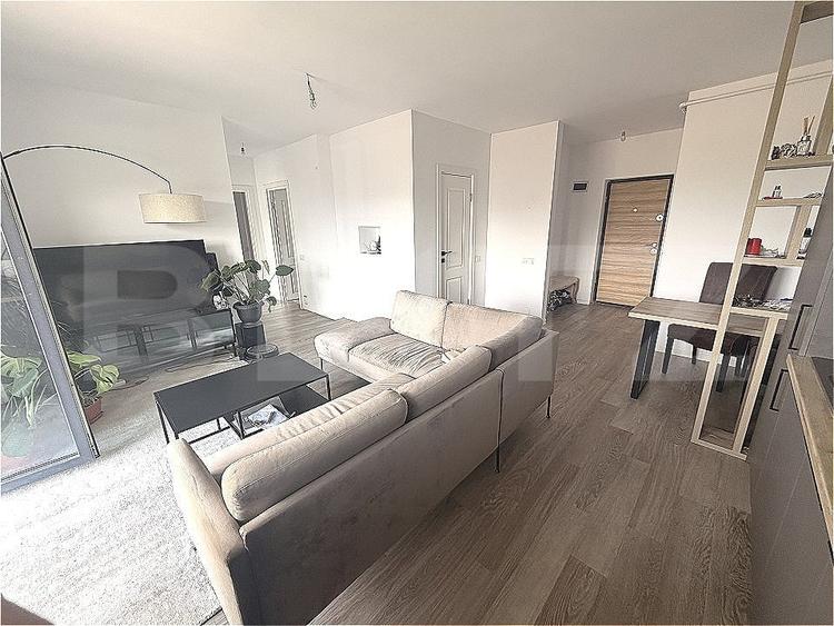 Apartament cu 3 camere semidecomandat, mobilat în Florești
