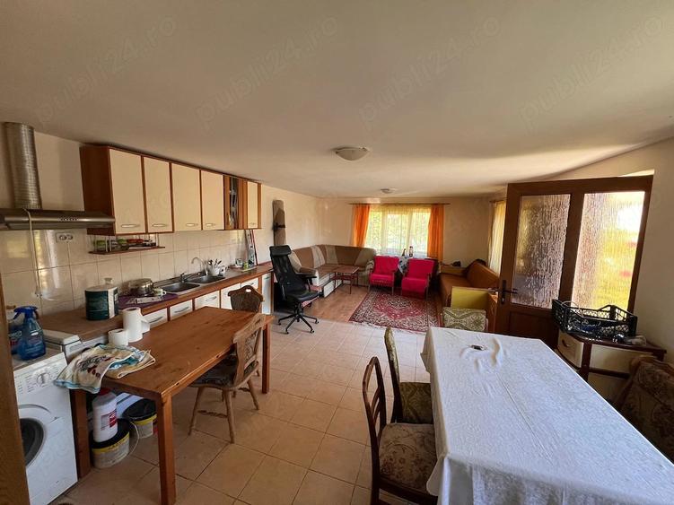 Casă cu 2 camere cu Teren 8000 Mp în Central