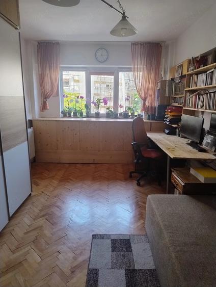 Apartament cu 4 camere decomandat în Soarelui