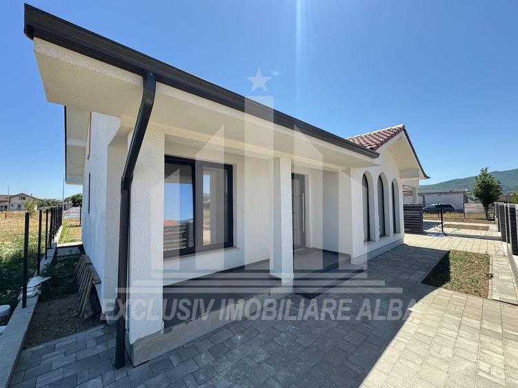 Casă individuală cu 3 camere cu Teren 355 Mp în Micești