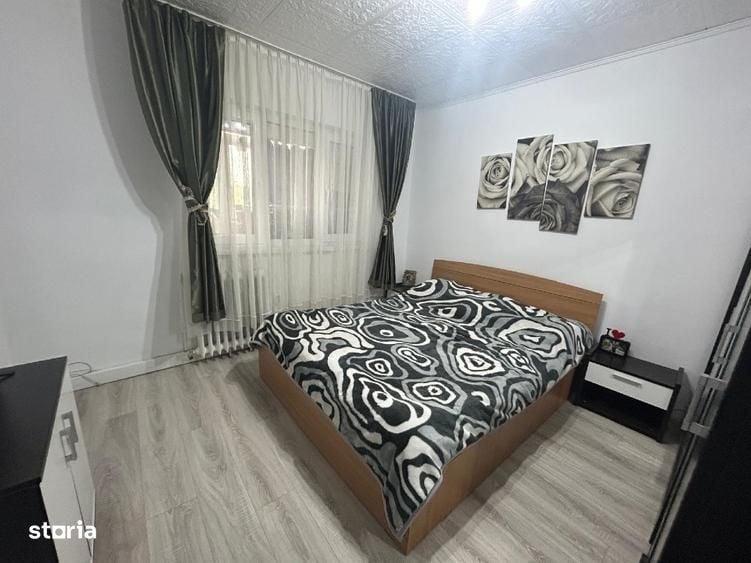 Apartament cu 4 camere decomandat în Central