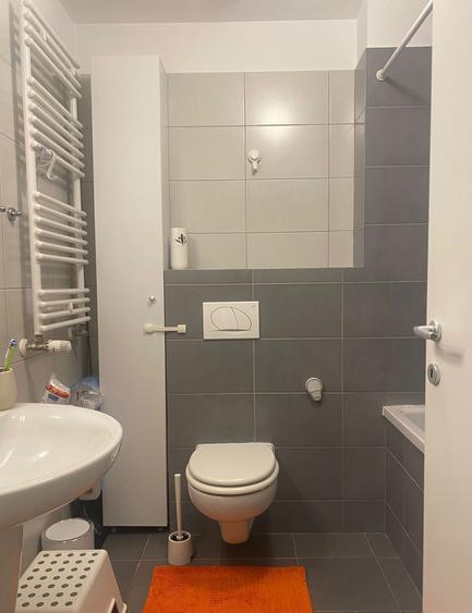 Apartament cu 3 camere semidecomandat în Băneasa