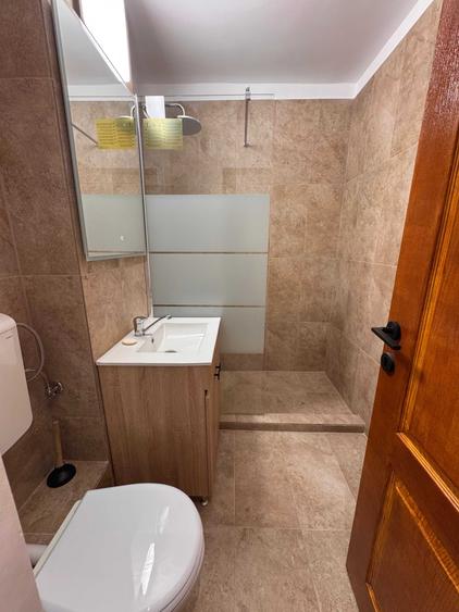 Apartament cu 3 camere semidecomandat în Kiseleff
