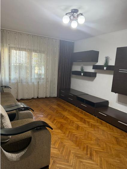 Apartament cu 3 camere decomandat, mobilat în Gară