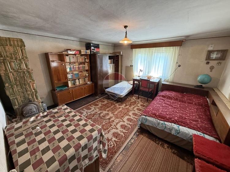 Casă individuală cu 5 camere cu Teren 1599 Mp în Vest
