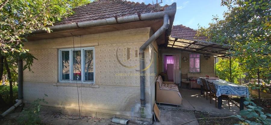 Casă cu 4 camere cu Teren 500 Mp în Central