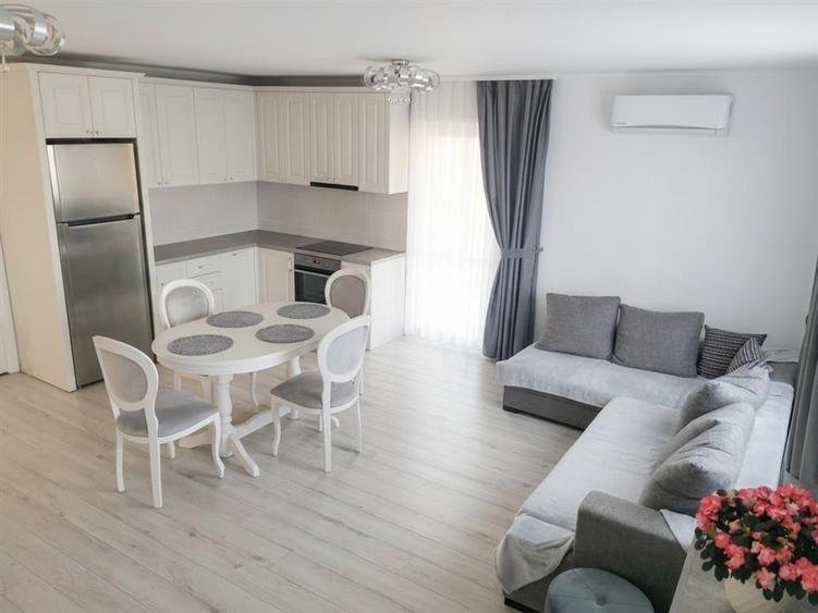 Casă cu 5 camere cu Teren 800 Mp în Oșorhei