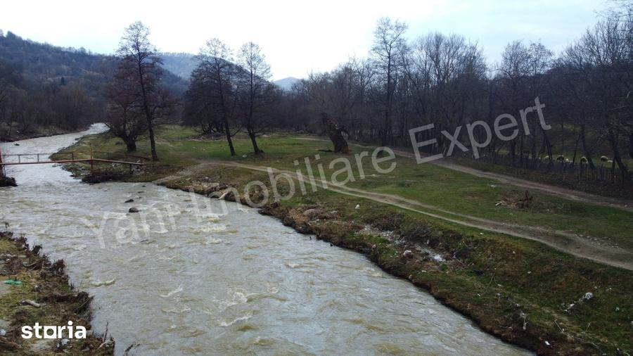 Teren de 3000 mp, în Corbeni
