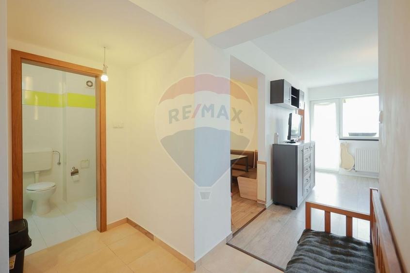 Apartament cu 3 camere semidecomandat, mobilat în Nufărul
